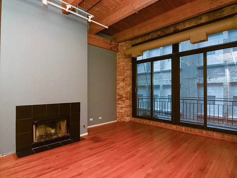 375 W Erie St #123 — Photo 8