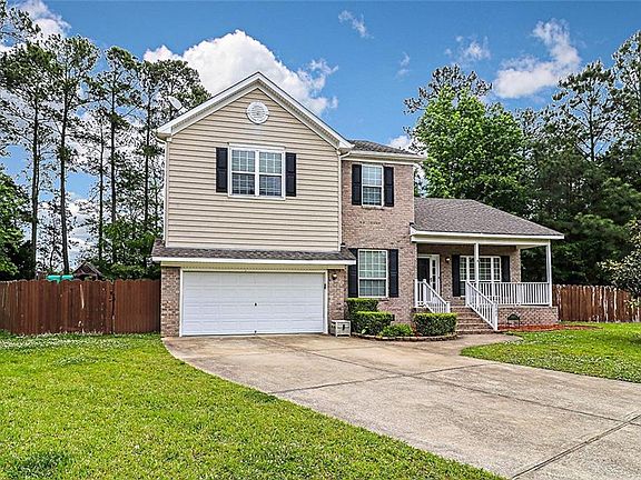 Located in the Meta Pointe Neighborhood of Deep Creek in Chesapeake and convenient to interstate access, shopping and dining.