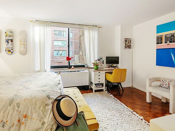 5th image of 275 Greenwich St APT 2A