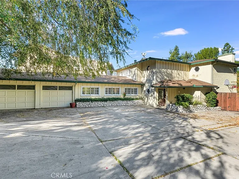 22781 Macfarlane Dr — Photo 1