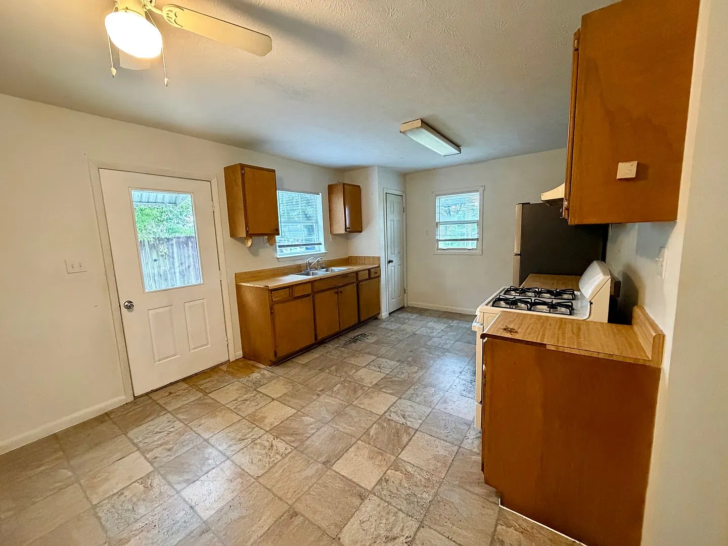 3 bedroom — Photo 2
