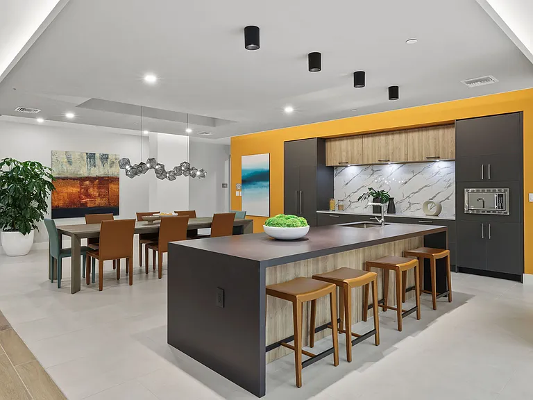 New Avery Pointe East — Photo 4