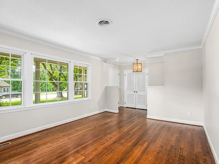 701 N Peace Haven Rd — Photo 10