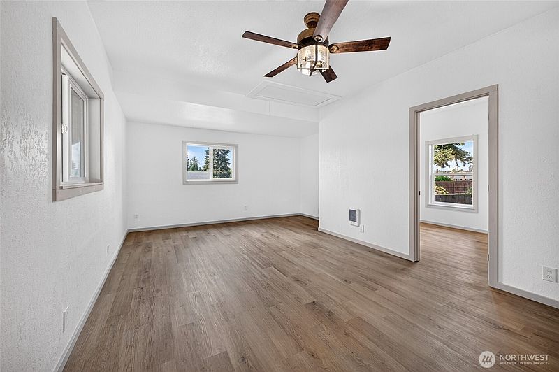 3rd image of 8633 S Thompson Avenue