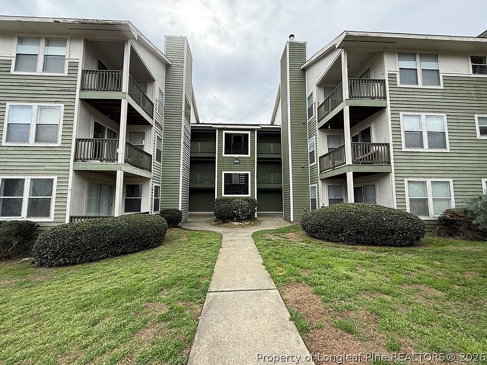 1st image of 979 Stewarts Creek Dr APT 3