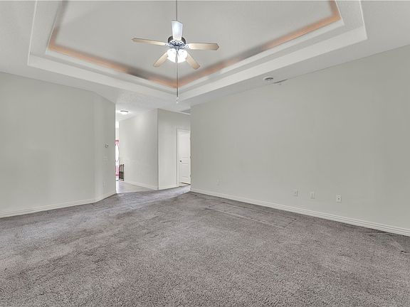 5th image of 545 Red Oak St