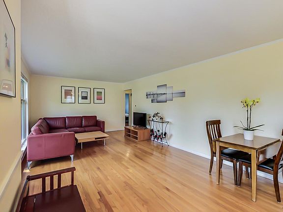 3rd image of 1147 N Hickory Ave