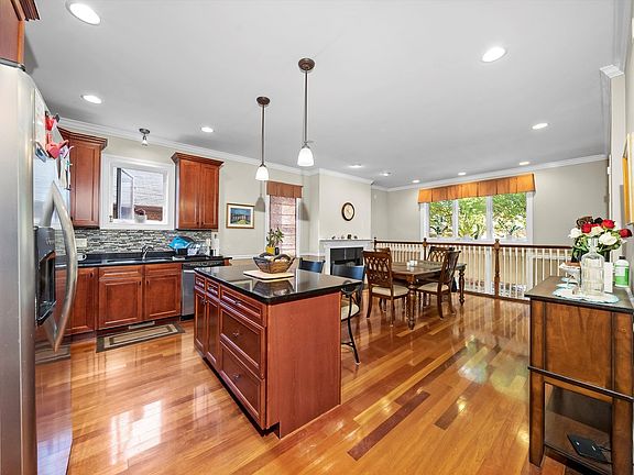 4th image of 7257 N Hamilton Ave APT 1S