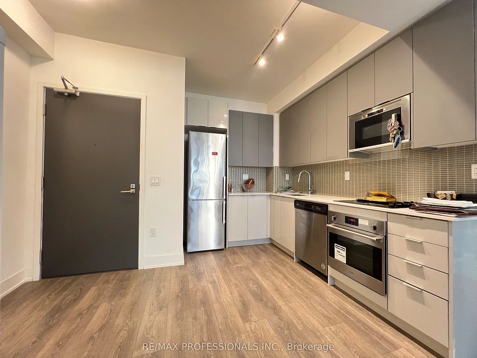2 bed, $1,250 — Photo 3