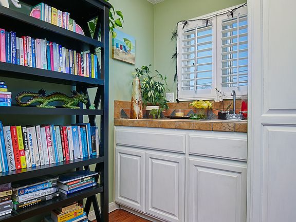 Washer&dryer hookups in den.