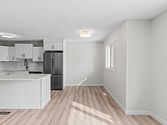 5th image of 937 E Marcombe Dr NE