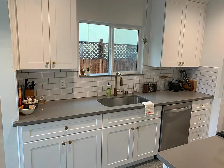 1852 S Redondo Blvd — Photo 8