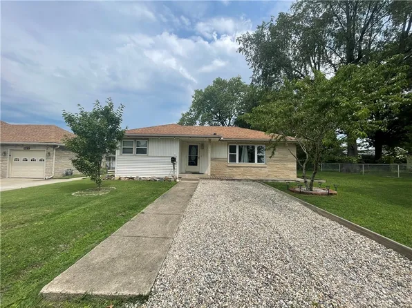 207 W Blackburn St, Paris, IL 61944