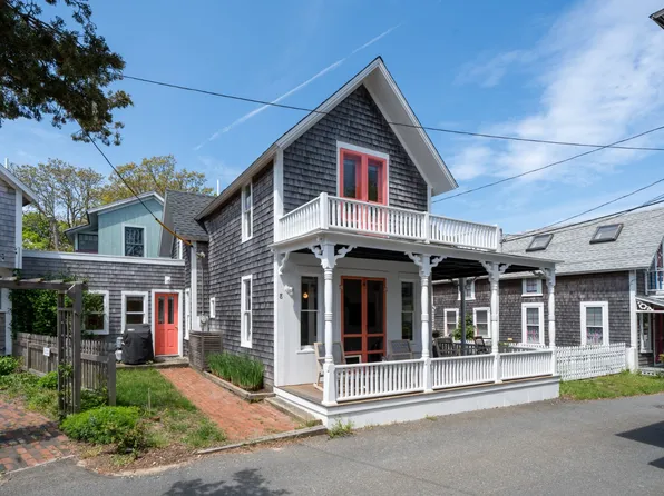 8 Rock Ave, Oak Bluffs, MA 02557