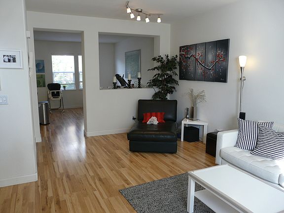 4th image of 729 Batista Dr