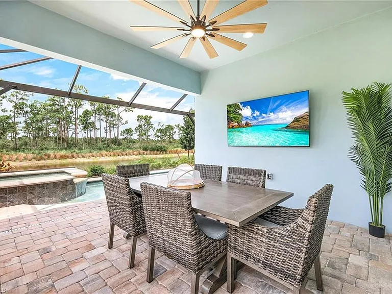 6875 Saona Ct — Photo 14