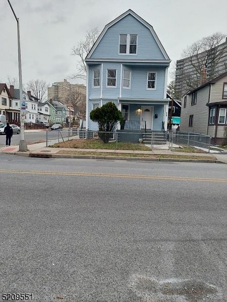 1st image of 121 Sanford St Floor 2