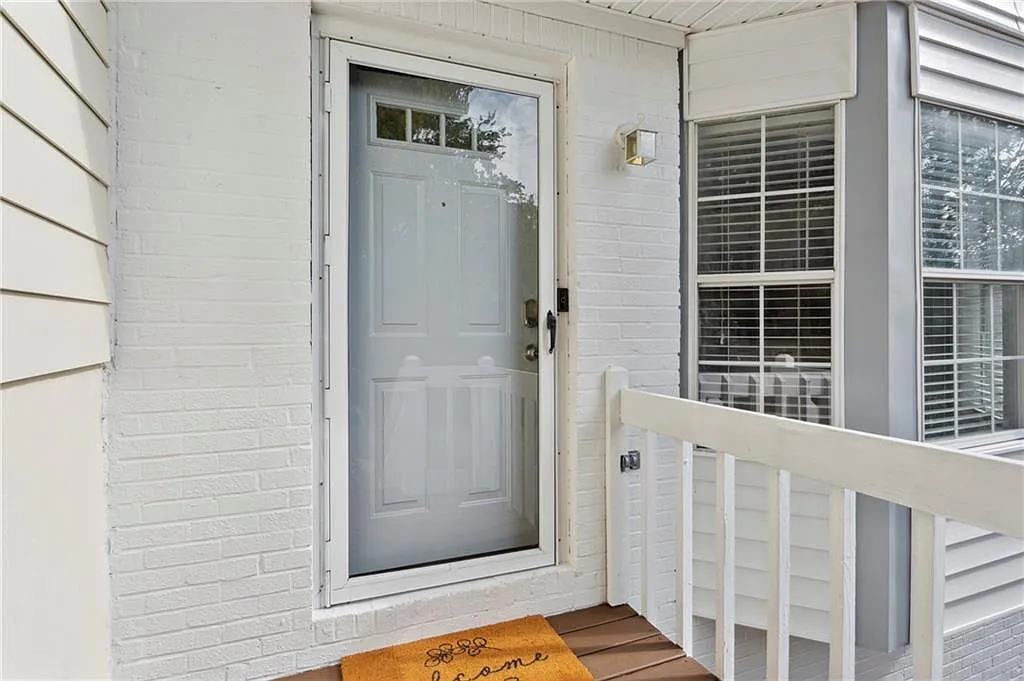 3 bed, 3.5 bath, 1838 sqft, $2,600 — Photo 3
