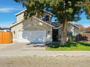 1044 Yosemite Dr, Hanford, CA 93230