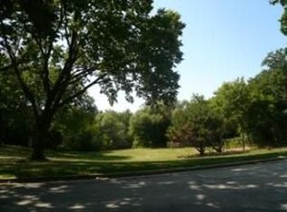 7804 Saint Anne Ct, Wauwatosa, WI 53213