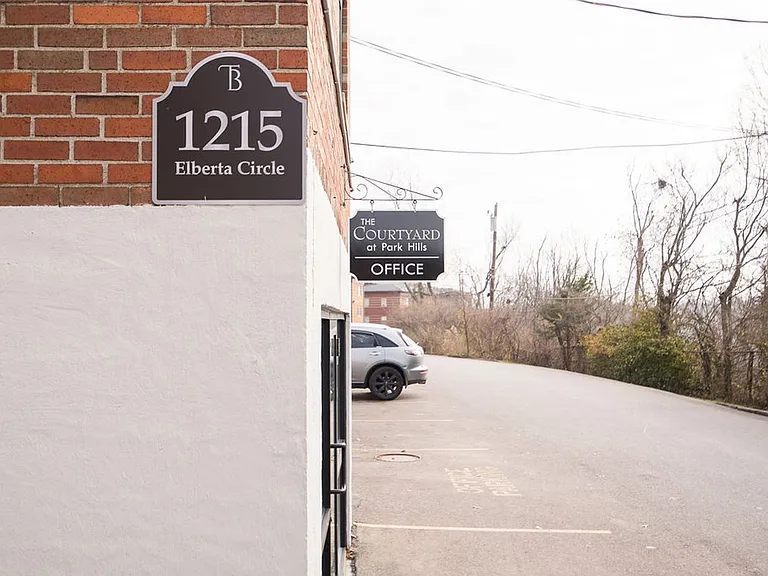 Newly Upgraded Apartments -The Courtyard at Park Hills, Minutes from Downtown — Photo 44