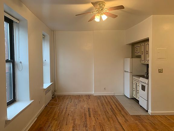 2nd image of 118 Saint James Pl #3F
