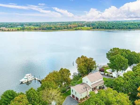 43 Cliff Dr, Assonet, MA 02702