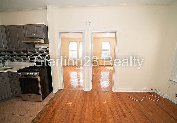 3rd image of 2306 29th Ave #1R