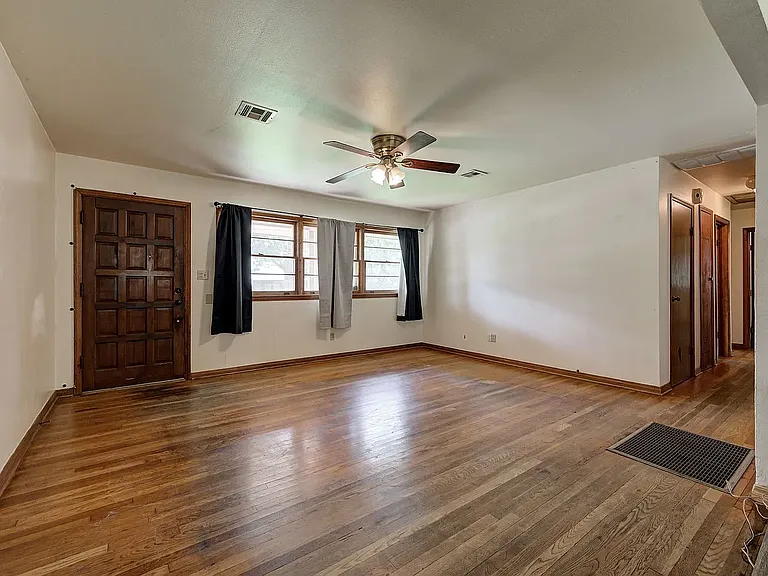 1306 McKinley Ave — Photo 6