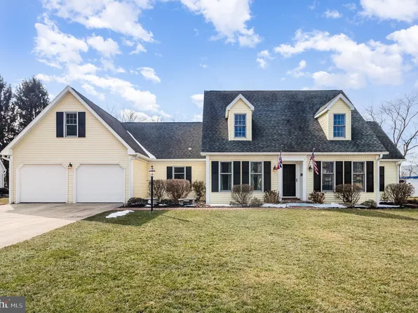 815 Wellington Dr, Carlisle, PA 17013