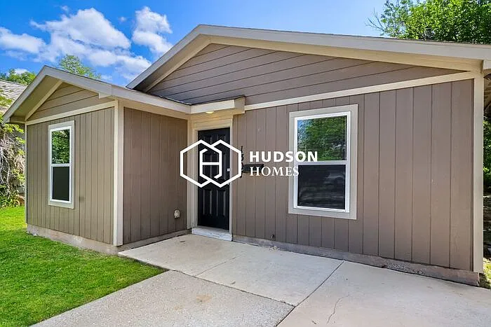 3 bed, 2.0 bath, 909 sqft, $1,099 — Photo 3