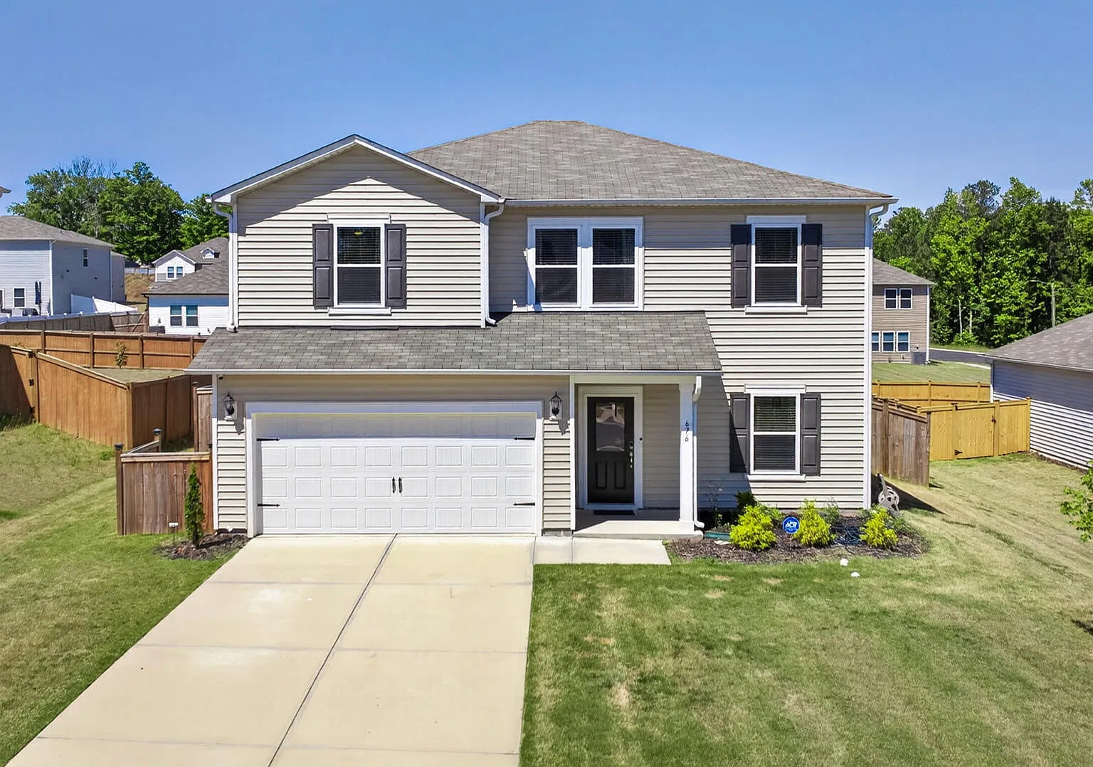4 bed, 2.5 bath, 2422 sqft, $2,600 — Photo 1