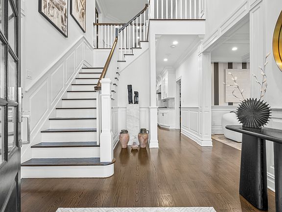 4th image of 17 Hilltop Dr