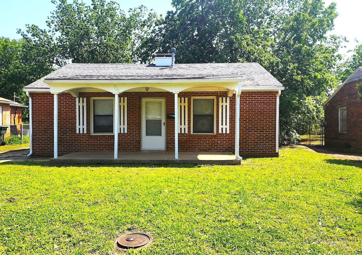 2 Bed 1 Bath 1 Car Detached Garage in Chesser Addn Midwest City — Photo 1