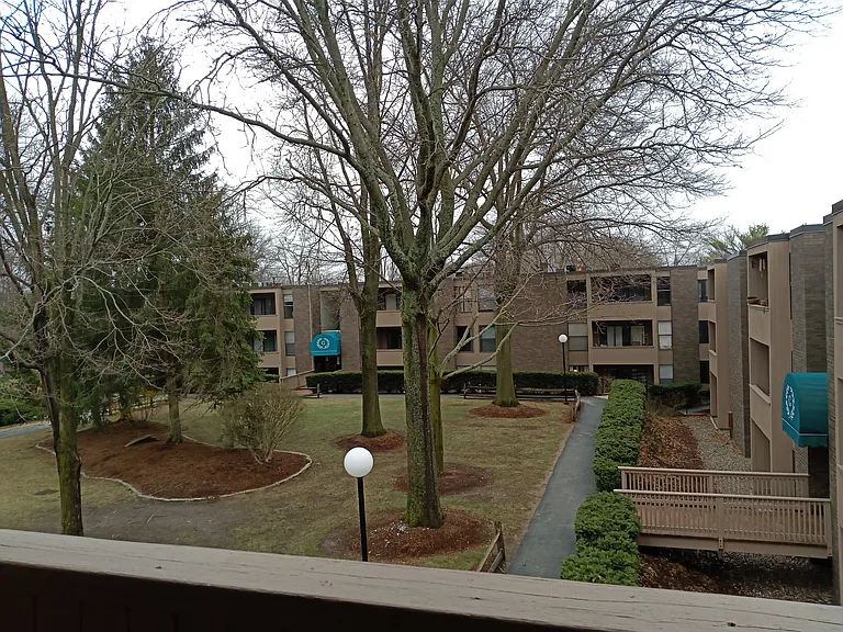 10 Shrewsbury Green Dr #I — Photo 14