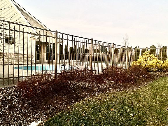 4th image of 6740 Greeley Ave