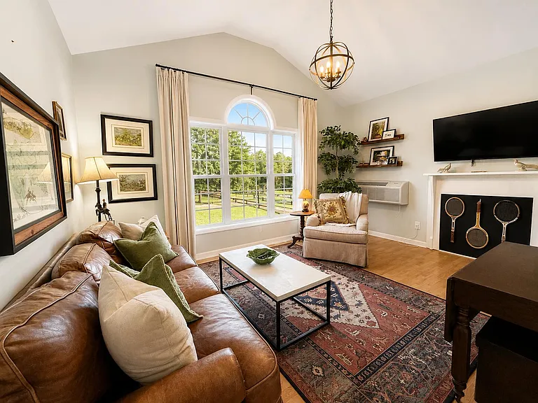 Fox Tail Ct — Photo 4