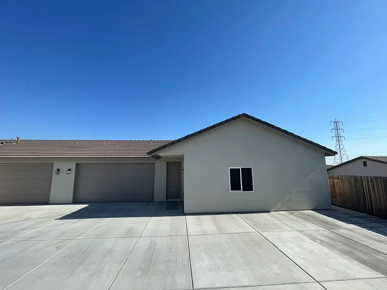 5224 Hawkwatch Ln #B — Photo 2