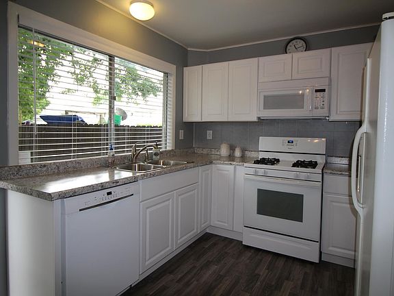 4th image of 408 Gainsborough Ct