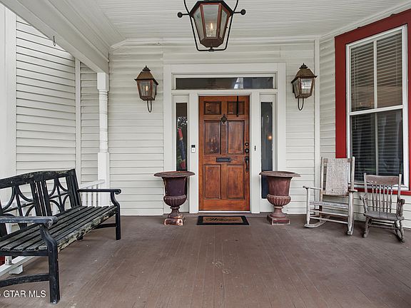 3rd image of 1017 College St
