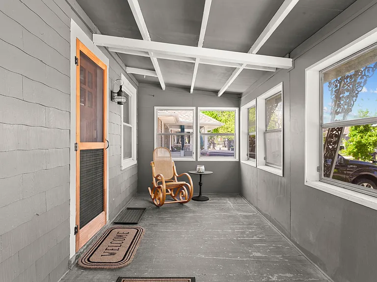 1023 E 22nd Ave — Photo 5