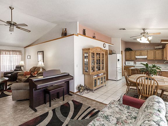 3rd image of 1261 E Crown Cir