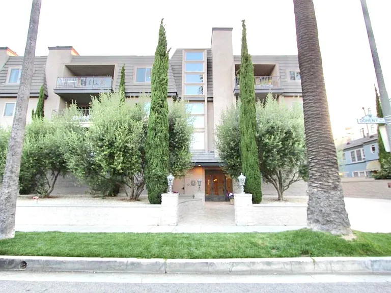 439 N Doheny Dr #107 — Photo 16