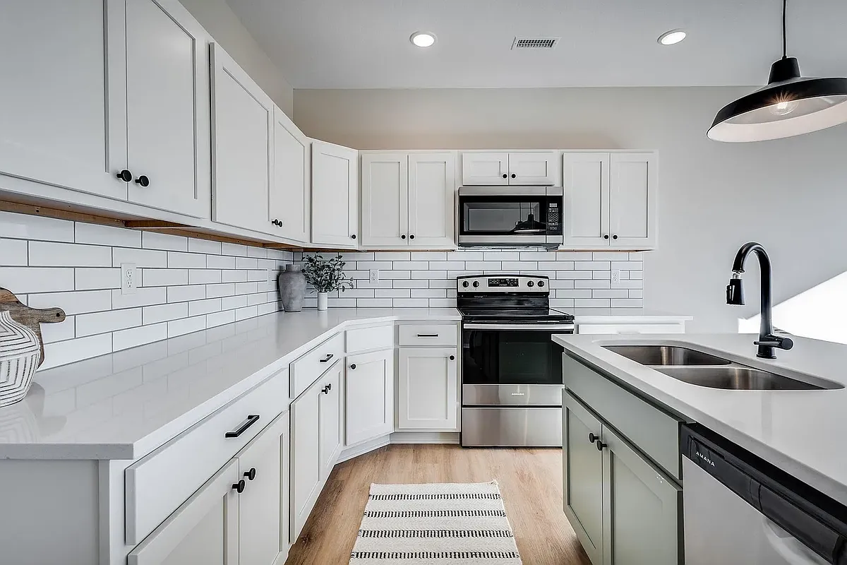 Building Photo - 3501 N Westridge Dr