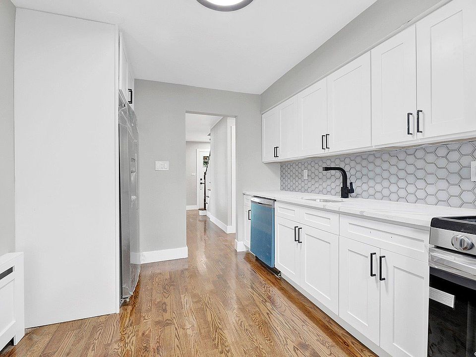 1st image of 472 Greengrove Avenue