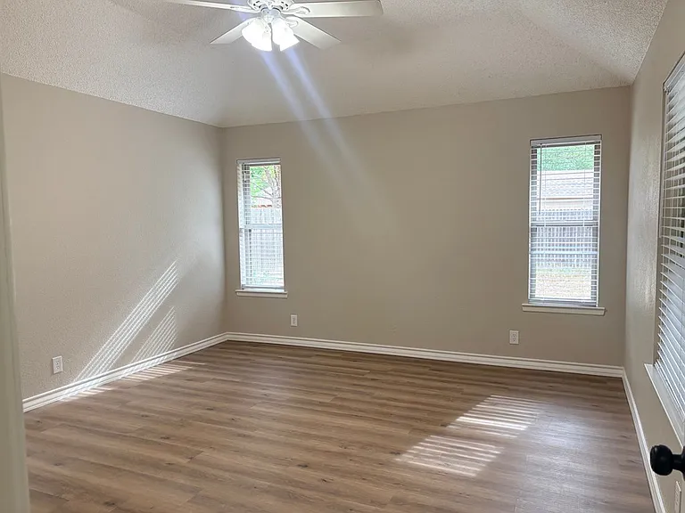 3309 Edgemont Dr — Photo 9