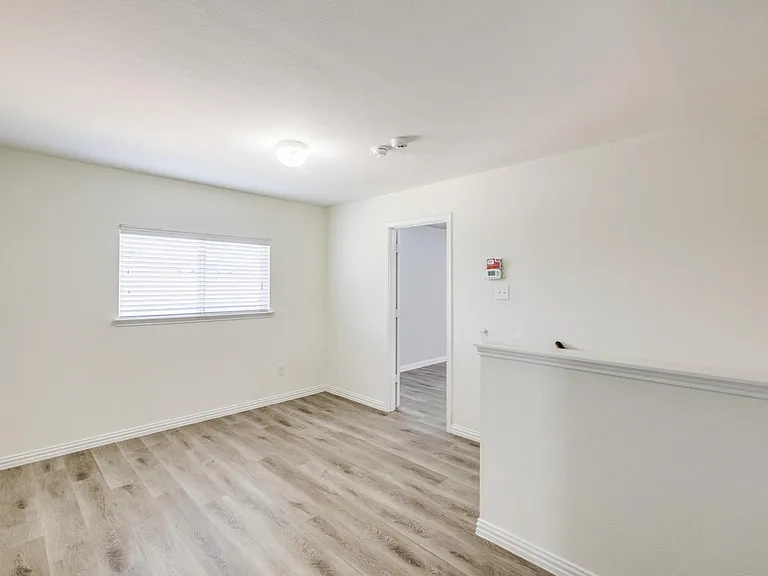 915 Penny Royal Ct — Photo 22