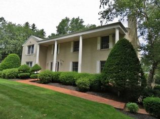 2189 Meadowmont Dr, Pittsburgh, PA