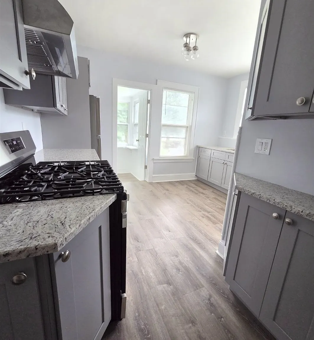 3 bed, 1.0 bath, $3,300 — Photo 4