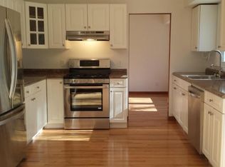 10 Prides Ln, Englishtown, NJ 07726